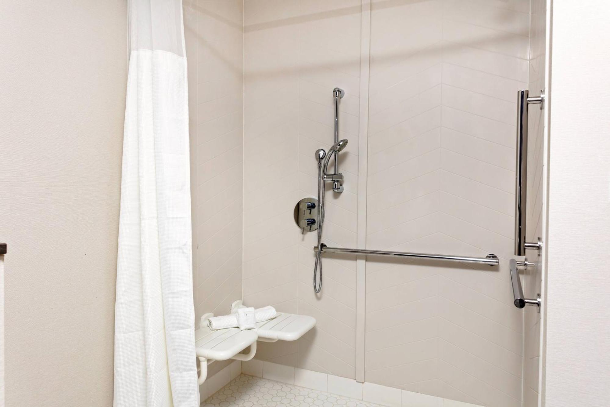 فندق Fairfield By Marriott Port Clinton Waterfront المظهر الخارجي الصورة