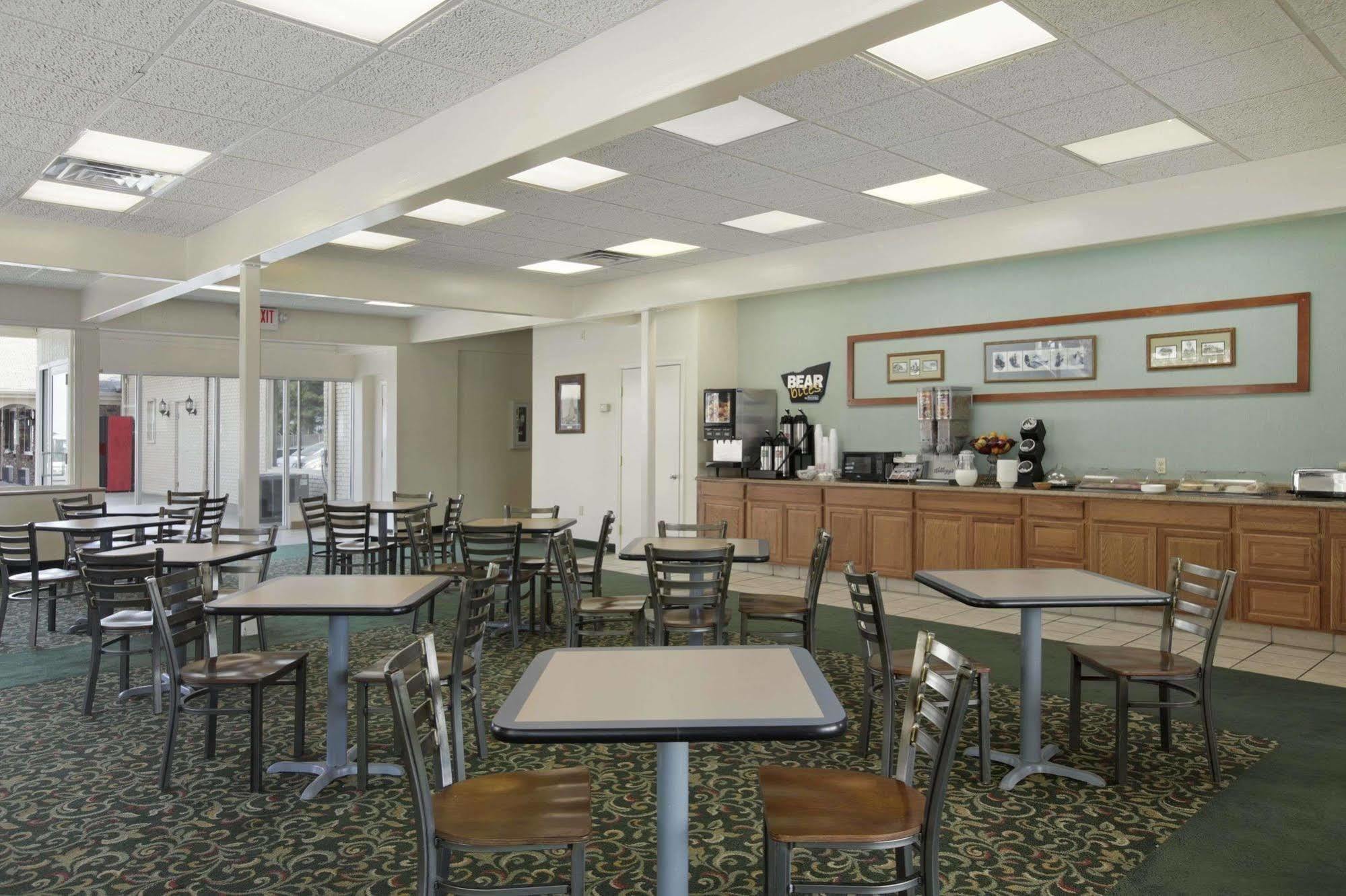 فندق Fairfield By Marriott Port Clinton Waterfront المطعم الصورة